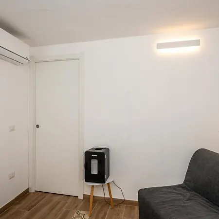 - Appusentu Apartment